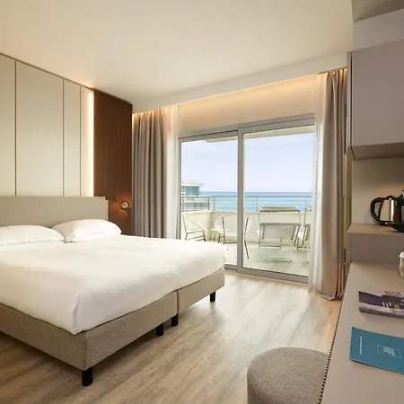 מלון Adriatic Palace 4*