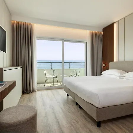 מלון Adriatic Palace 4*