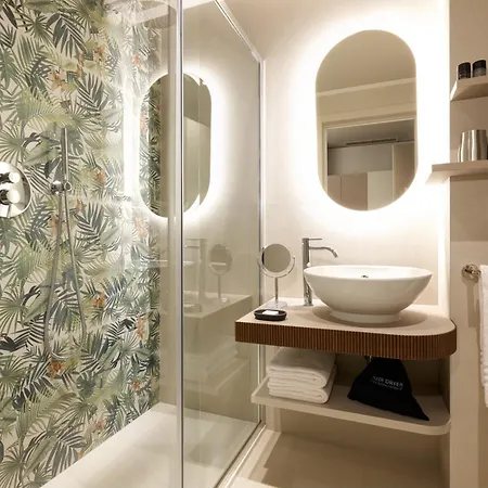 מלון Adriatic Palace 4*