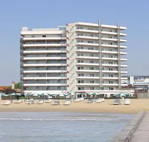 מלון Adriatic Palace 4*