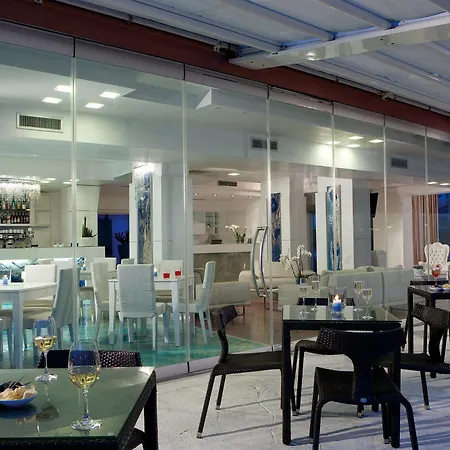 מלון Adriatic Palace 4*