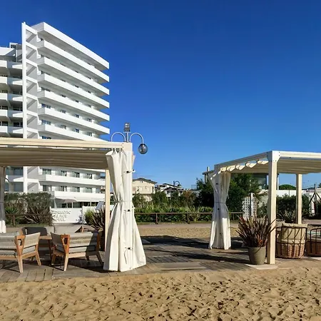 מלון Adriatic Palace 4*