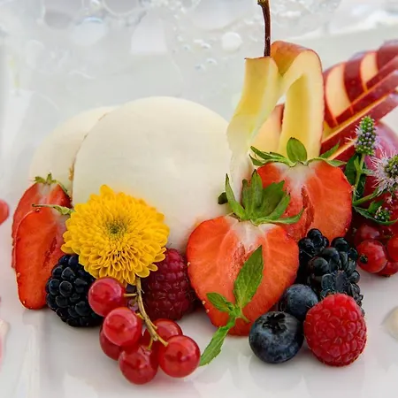 מלון Adriatic Palace 4*